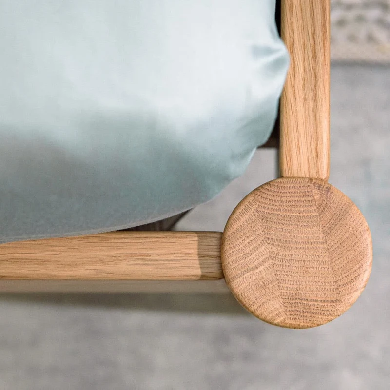 Letto in rovere massiccio AURA | VESKOR