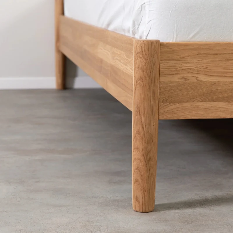 Letto in rovere massiccio AURA | VESKOR