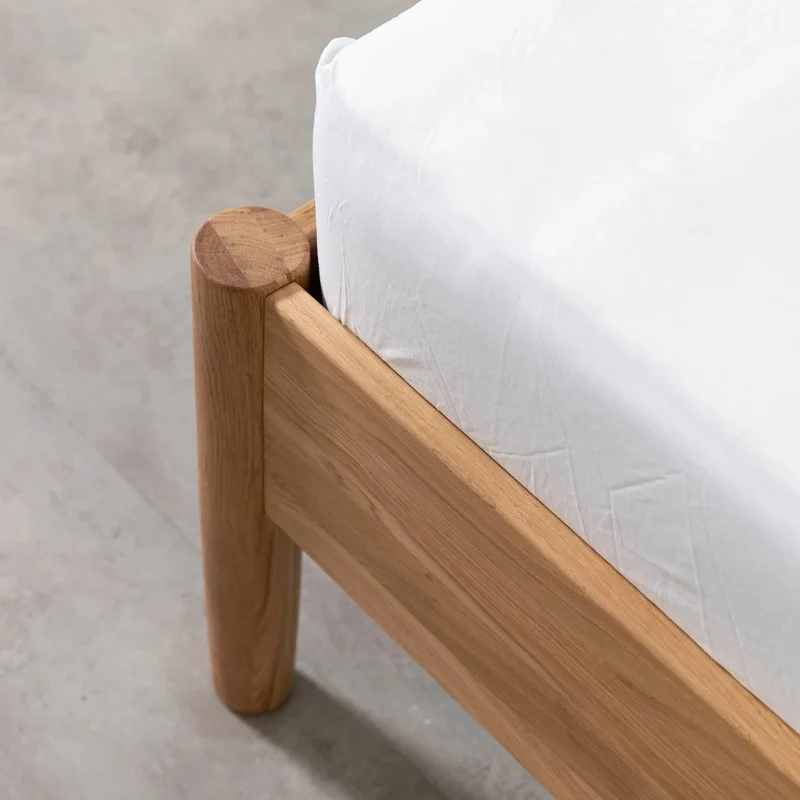Letto in rovere massiccio AURA | VESKOR