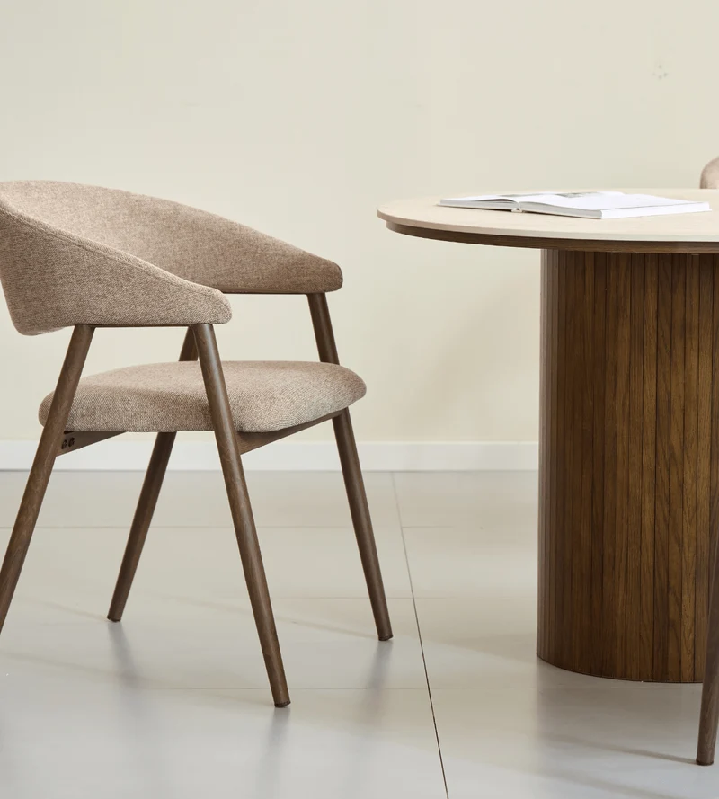 Sedia da pranzo Ebba - Tessuto sabbia con gambe in rovere fumé