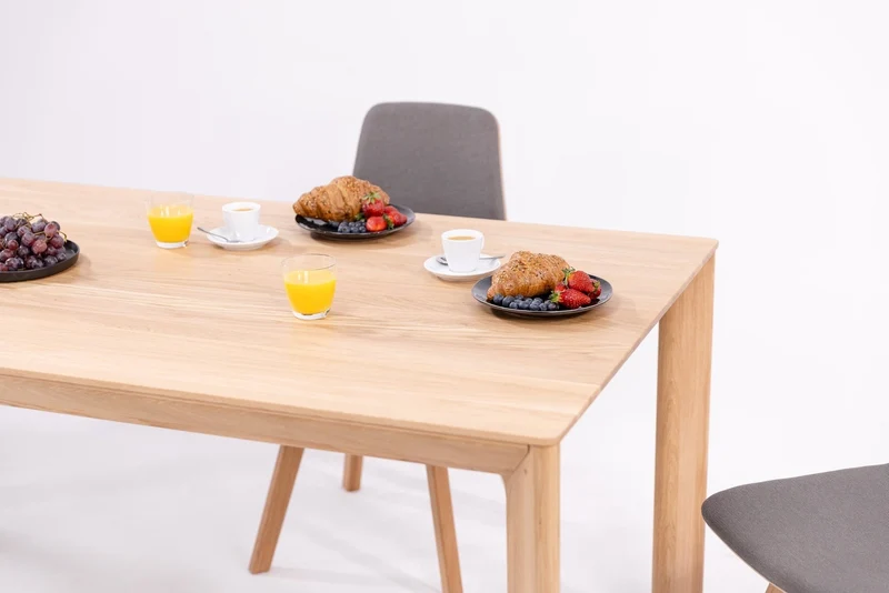 Tavolo da pranzo allungabile in rovere massiccio DITA | VESKOR