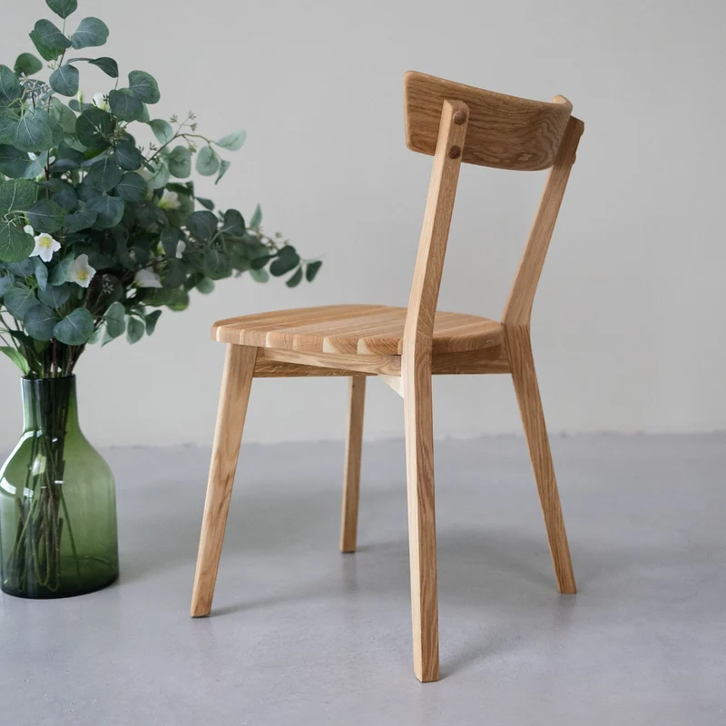 Set da 2 o 4 sedie da pranzo in rovere massiccio VICTORIA | NordicStory
