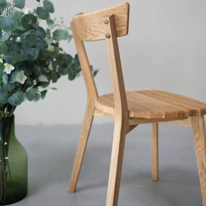 Set da 2 o 4 sedie da pranzo in rovere massiccio VICTORIA | NordicStory