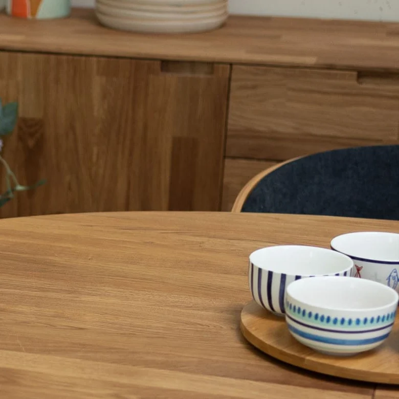 Set da 2 o 4 sedie da pranzo in rovere massiccio modello Knut, rivestimento beige/grigio antracite | NordicStory