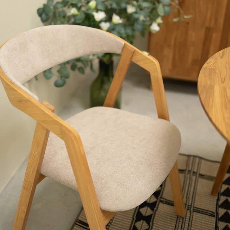 Set da 2 o 4 sedie da pranzo in rovere massiccio modello Knut, rivestimento beige/grigio antracite | NordicStory
