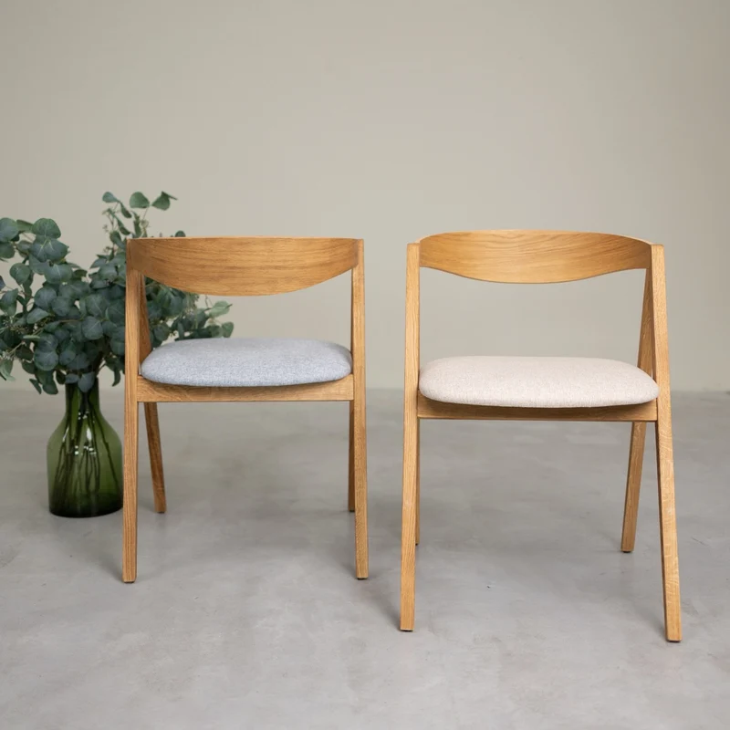 Set da 2 o 4 sedie da pranzo in rovere massiccio Oscar, imbottite | NordicStory