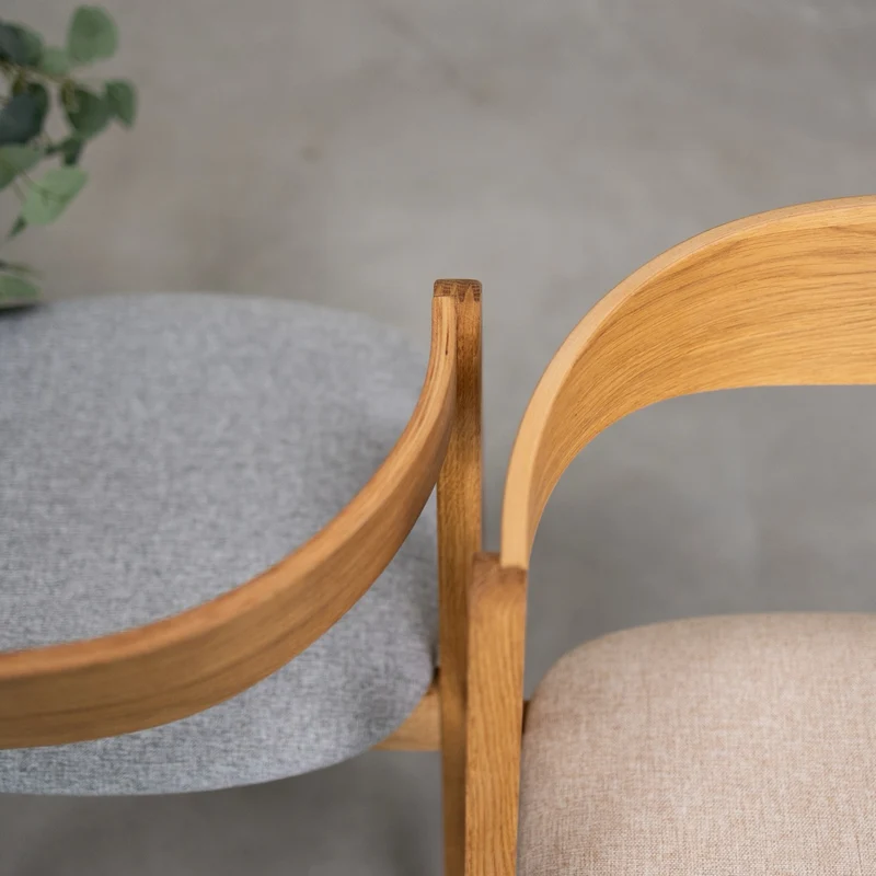 Set da 2 o 4 sedie da pranzo in rovere massiccio Oscar, imbottite | NordicStory