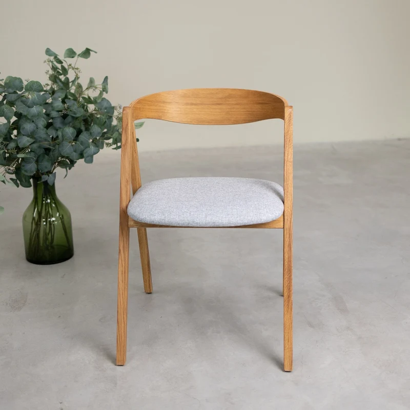 Set da 2 o 4 sedie da pranzo in rovere massiccio Oscar, imbottite | NordicStory