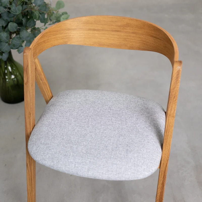 Set da 2 o 4 sedie da pranzo in rovere massiccio Oscar, imbottite | NordicStory