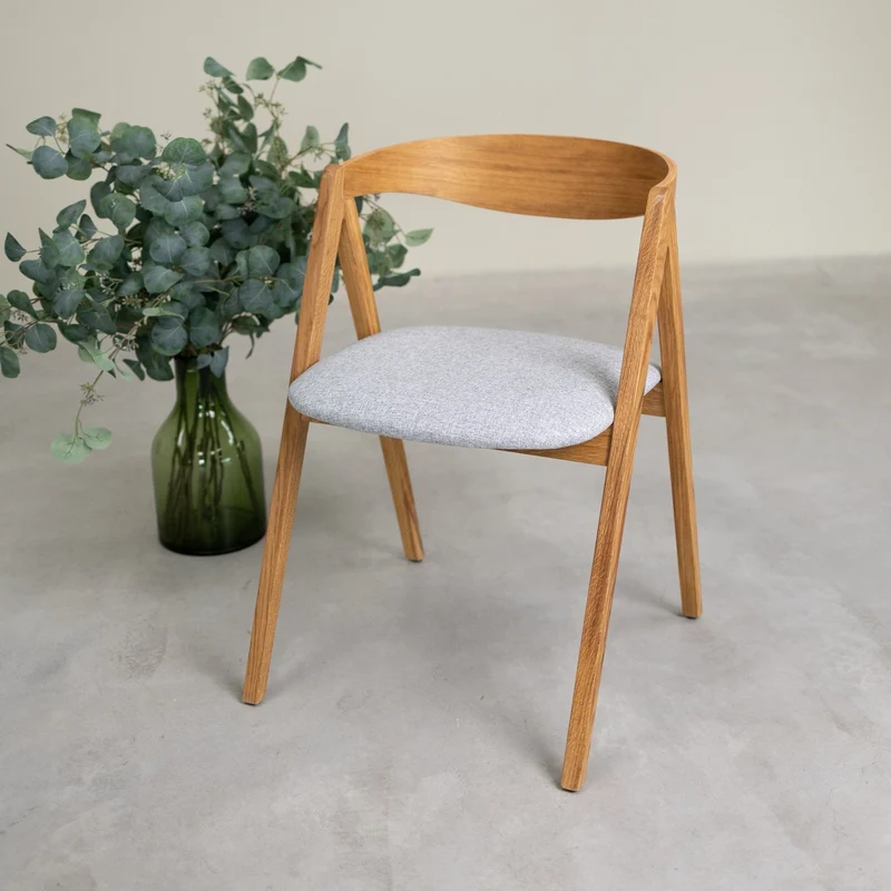 Set da 2 o 4 sedie da pranzo in rovere massiccio Oscar, imbottite | NordicStory