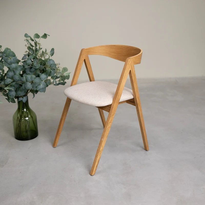 Set da 2 o 4 sedie da pranzo in rovere massiccio Oscar, imbottite | NordicStory