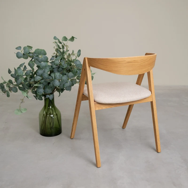 Set da 2 o 4 sedie da pranzo in rovere massiccio Oscar, imbottite | NordicStory