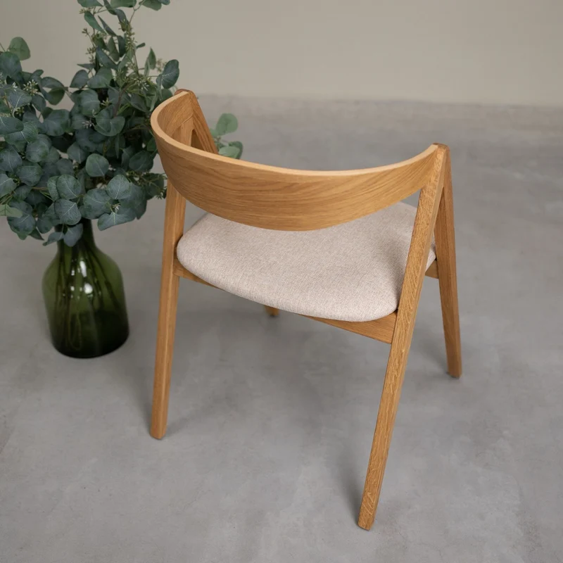 Set da 2 o 4 sedie da pranzo in rovere massiccio Oscar, imbottite | NordicStory