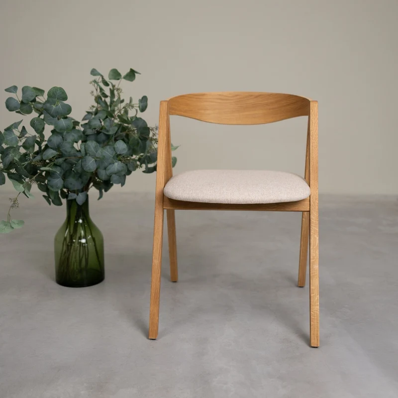 Set da 2 o 4 sedie da pranzo in rovere massiccio Oscar, imbottite | NordicStory