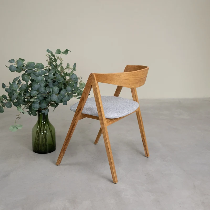 Set da 2 o 4 sedie da pranzo in rovere massiccio Oscar, imbottite | NordicStory