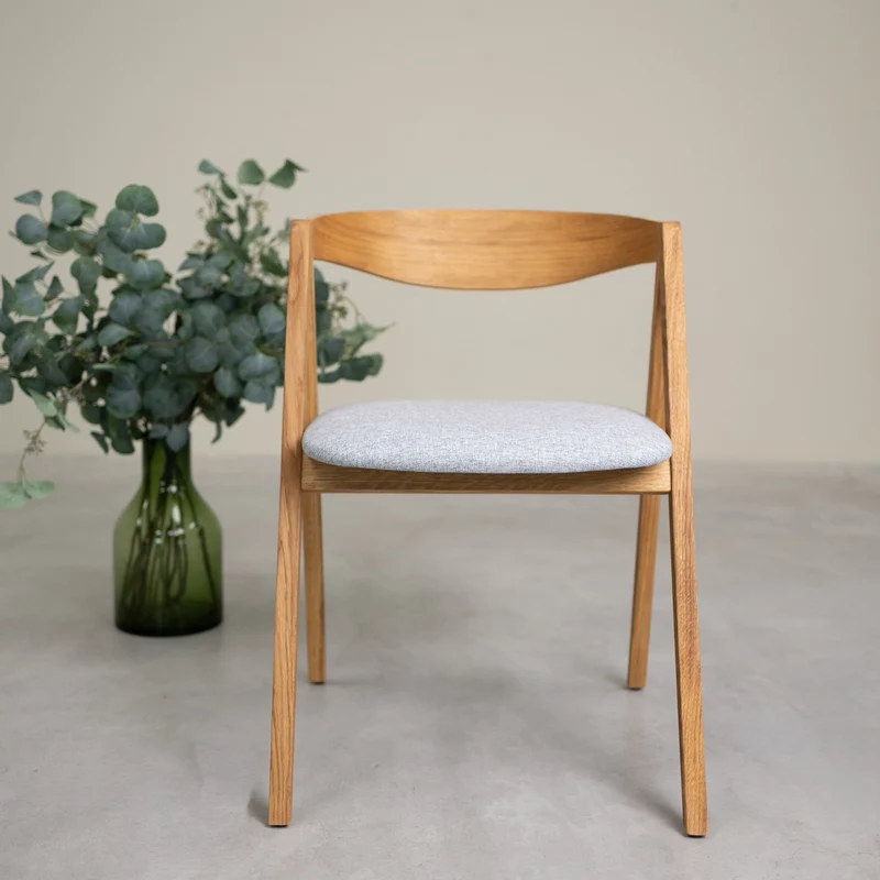 Set da 2 o 4 sedie da pranzo in rovere massiccio Oscar, imbottite | NordicStory