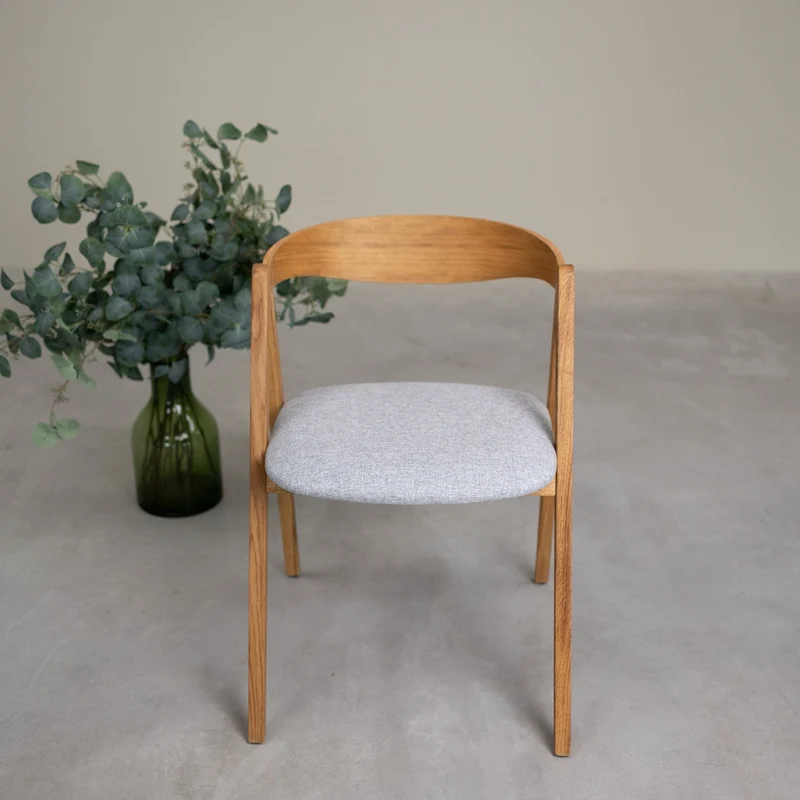 Set da 2 o 4 sedie da pranzo in rovere massiccio Oscar, imbottite | NordicStory