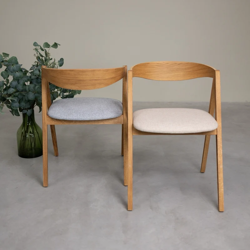 Set da 2 o 4 sedie da pranzo in rovere massiccio Oscar, imbottite | NordicStory