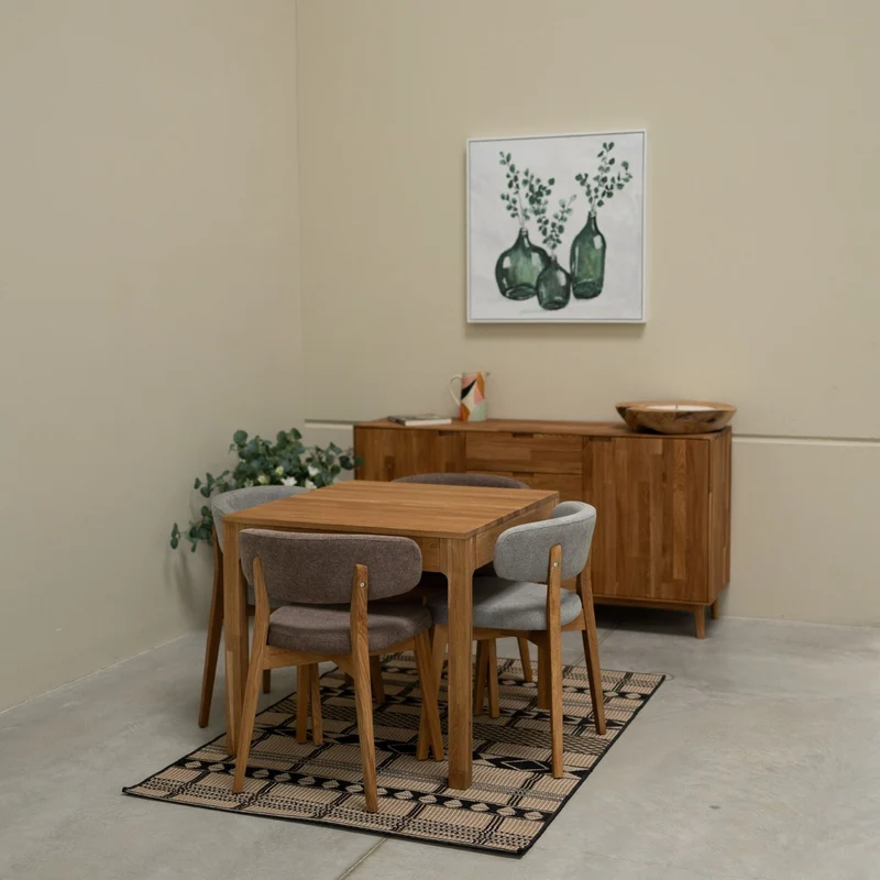 Set da 2 o 4 sedie da pranzo in rovere massiccio Claus, con rivestimento grigio o marrone | NordicStory