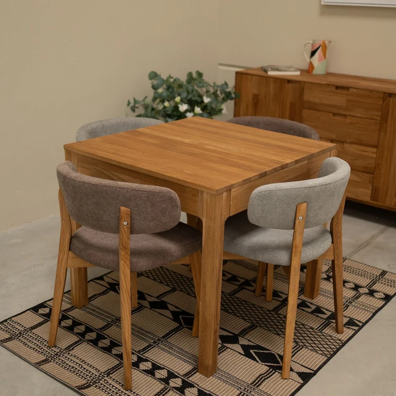 Set da 2 o 4 sedie da pranzo in rovere massiccio Claus, con rivestimento grigio o marrone | NordicStory