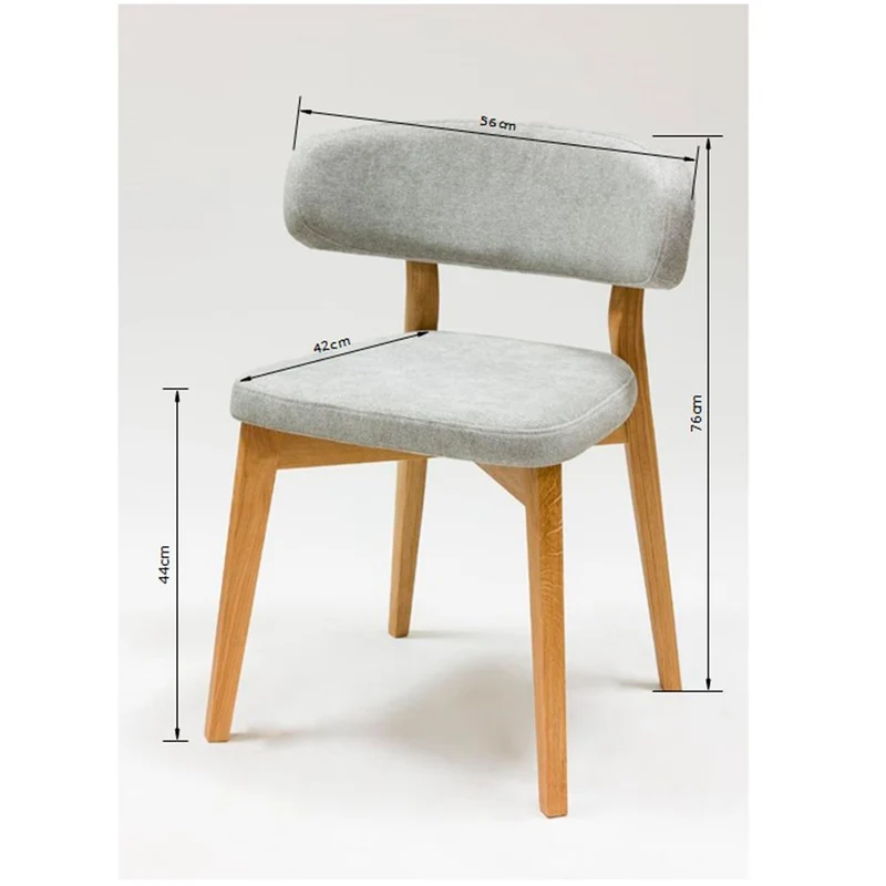 Set da 2 o 4 sedie da pranzo in rovere massiccio Claus, con rivestimento grigio o marrone | NordicStory