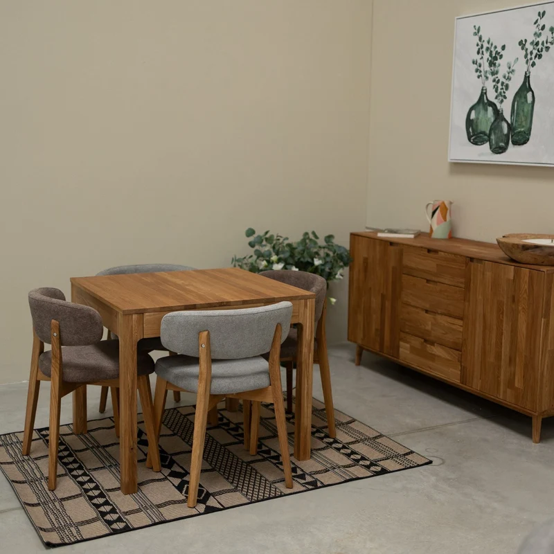 Set da 2 o 4 sedie da pranzo in rovere massiccio Claus, con rivestimento grigio o marrone | NordicStory