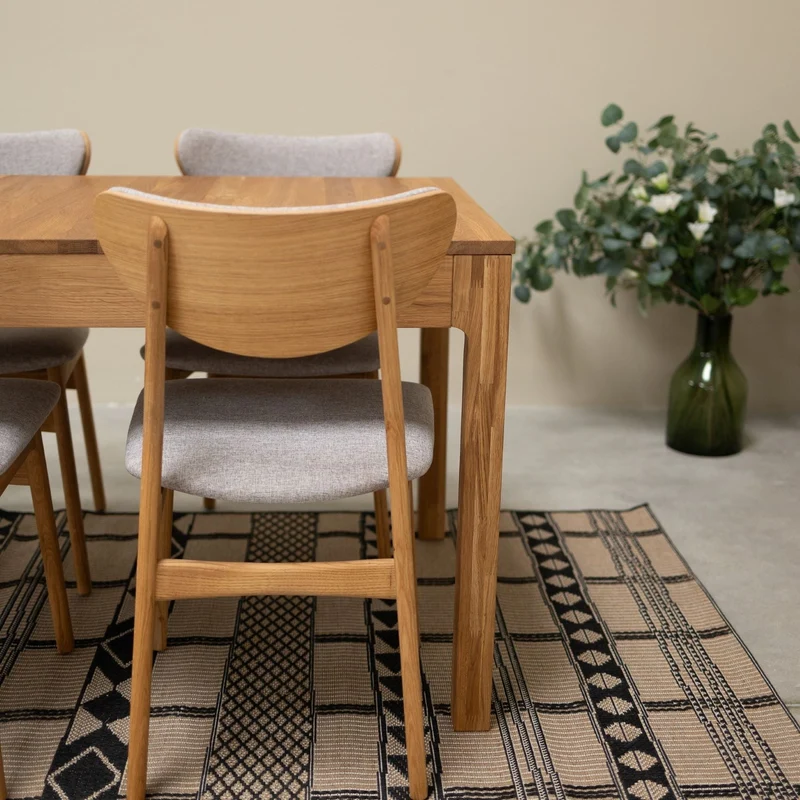 Set da 2 o 4 sedie da pranzo in rovere massiccio Maxwell, imbottite | NordicStory