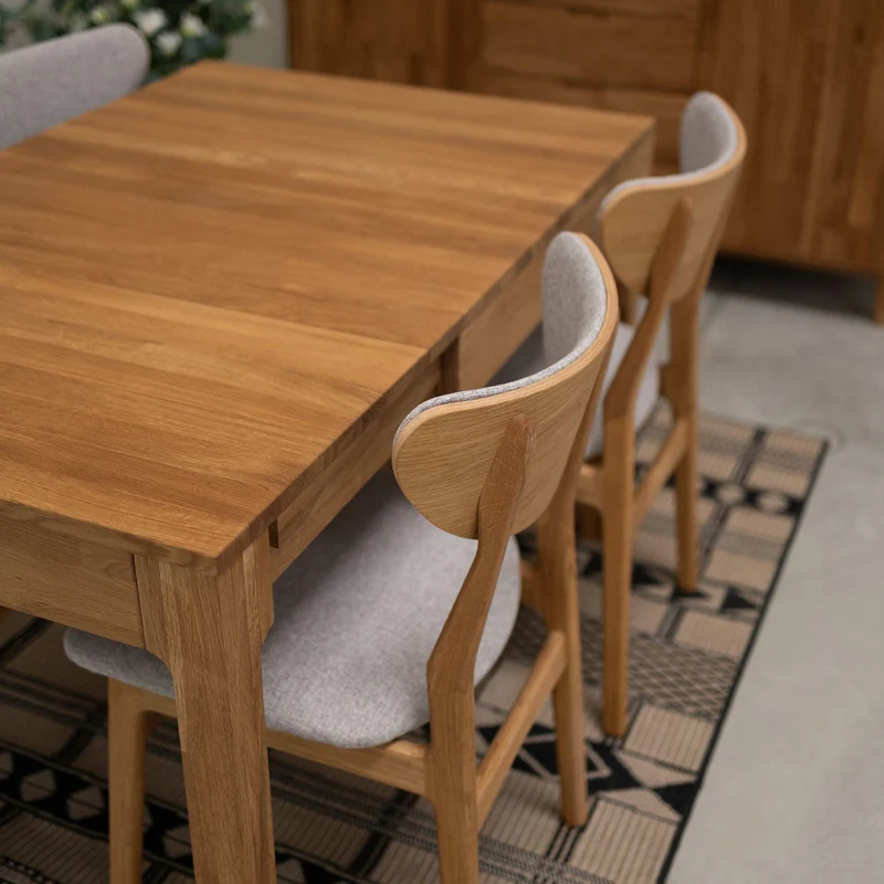 Set da 2 o 4 sedie da pranzo in rovere massiccio Maxwell, imbottite | NordicStory
