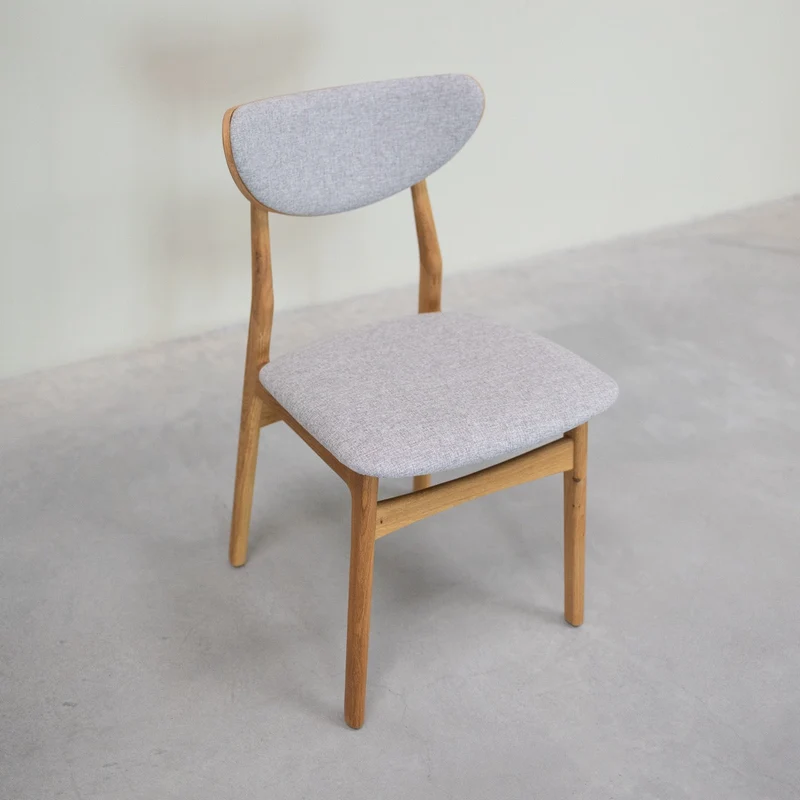 Set da 2 o 4 sedie da pranzo in rovere massiccio Maxwell, imbottite | NordicStory