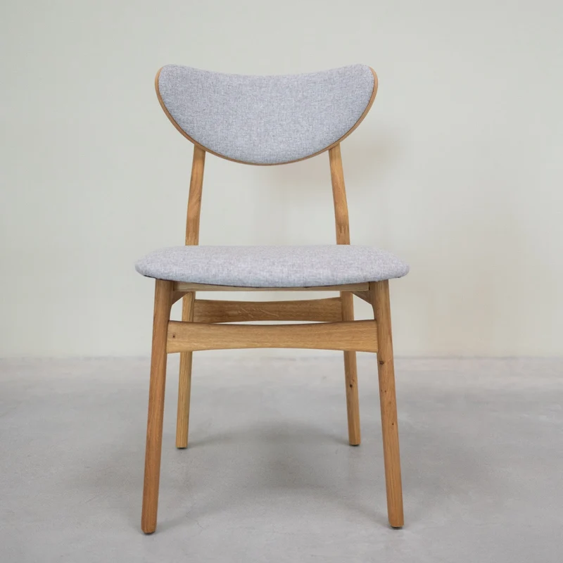 Set da 2 o 4 sedie da pranzo in rovere massiccio Maxwell, imbottite | NordicStory