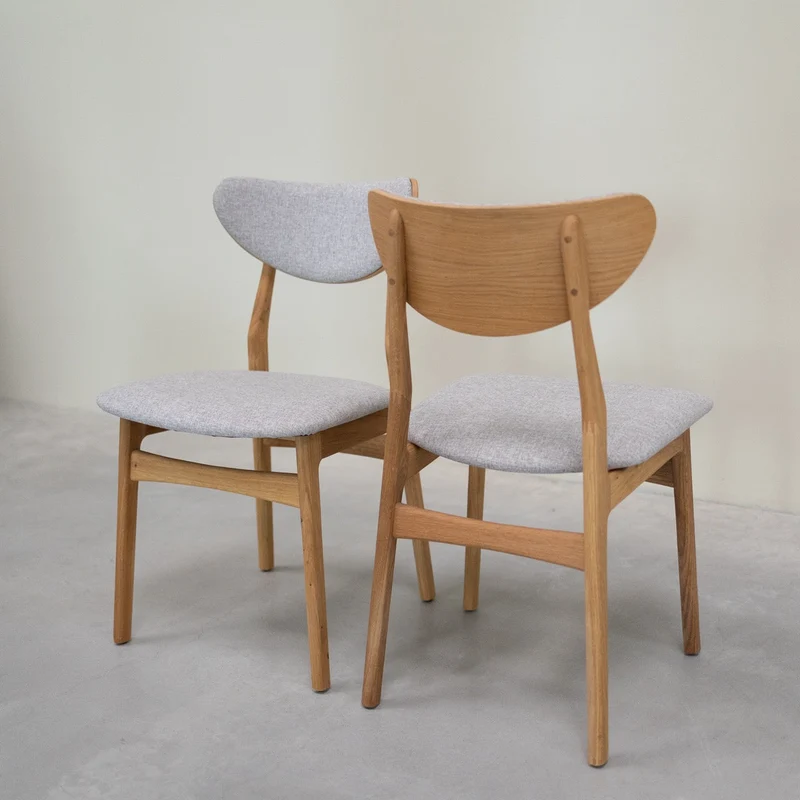 Set da 2 o 4 sedie da pranzo in rovere massiccio Maxwell, imbottite | NordicStory