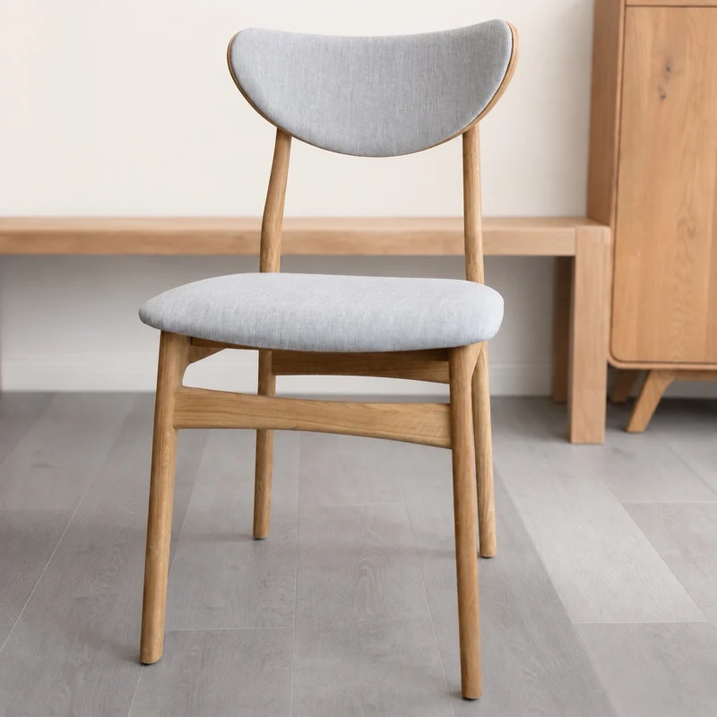 Set da 2 o 4 sedie da pranzo in rovere massiccio Maxwell, imbottite | NordicStory