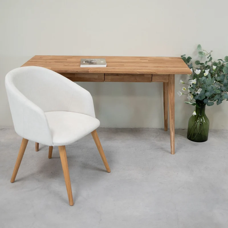 Poltrona Ana in rovere massiccio con rivestimento | NordicStory