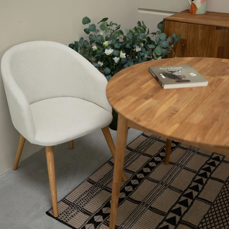 Poltrona Ana in rovere massiccio con rivestimento | NordicStory
