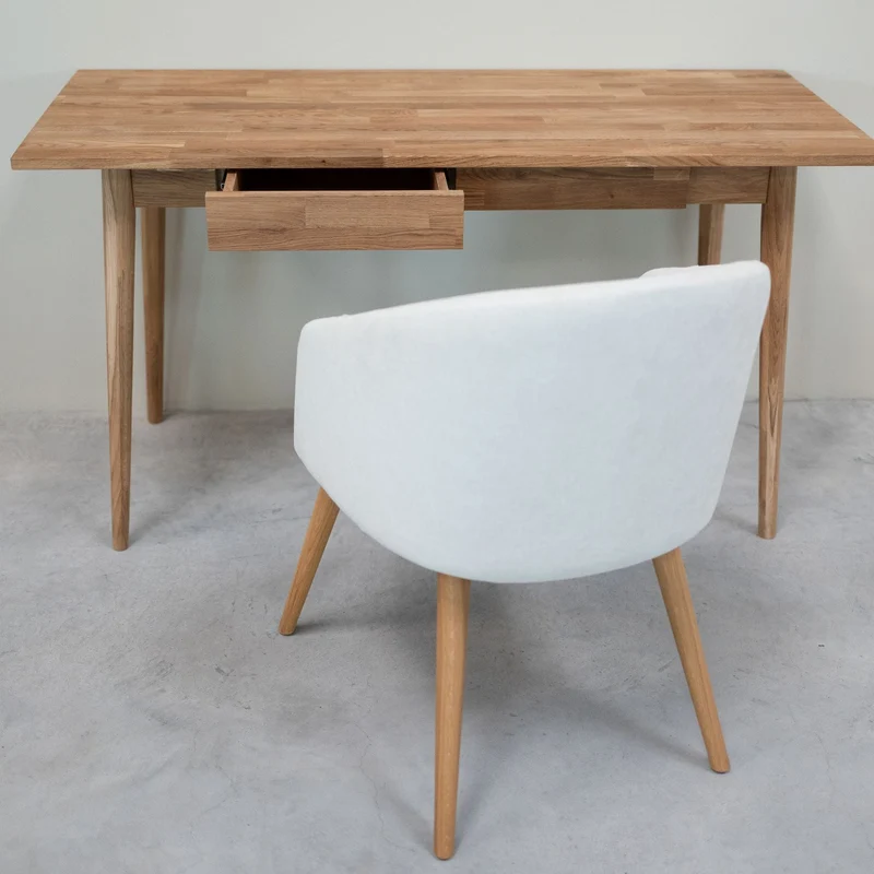 Poltrona Ana in rovere massiccio con rivestimento | NordicStory