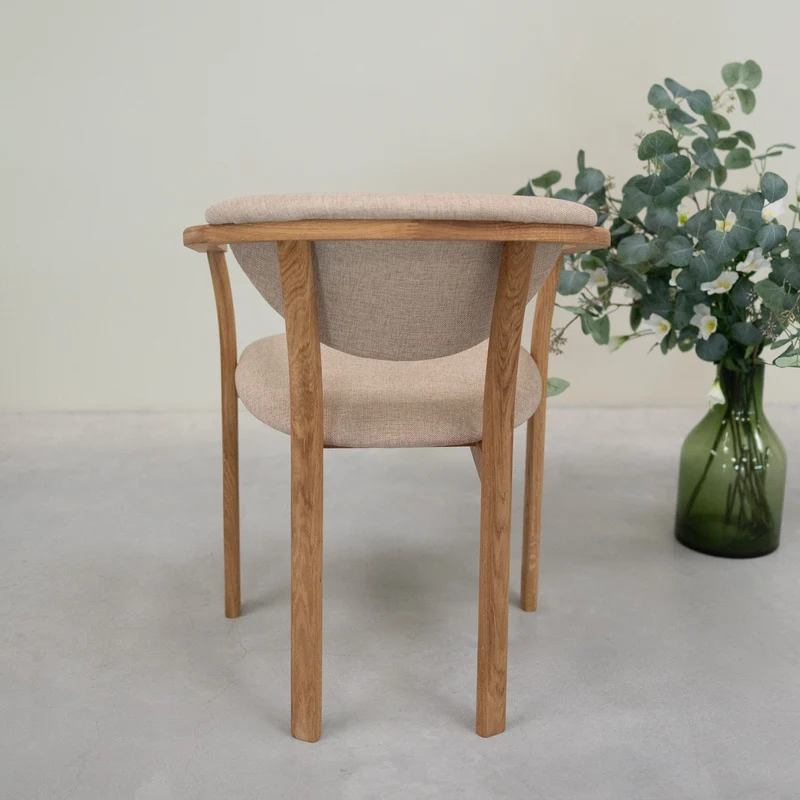 Confezione da 2 o 4 sedie da pranzo Alexis, struttura in rovere massiccio, rivestimento beige | NordicStory