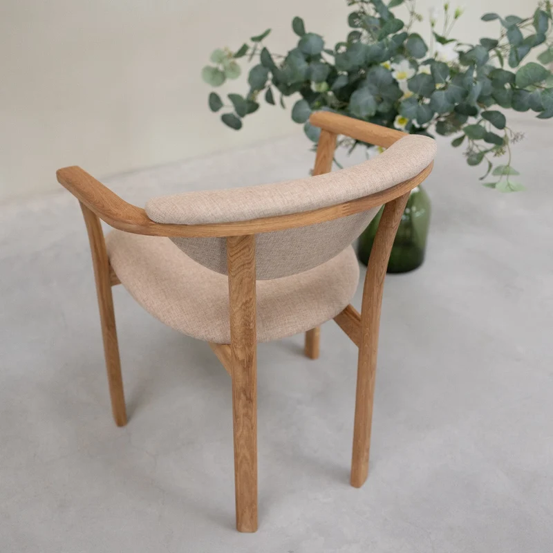 Confezione da 2 o 4 sedie da pranzo Alexis, struttura in rovere massiccio, rivestimento beige | NordicStory