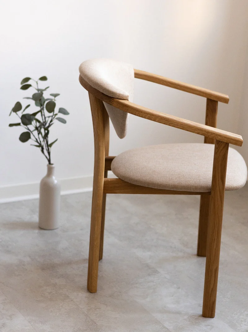 Confezione da 2 o 4 sedie da pranzo Alexis, struttura in rovere massiccio, rivestimento beige | NordicStory