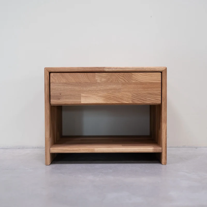 Comodino in legno massello di rovere Judith | NordicStory