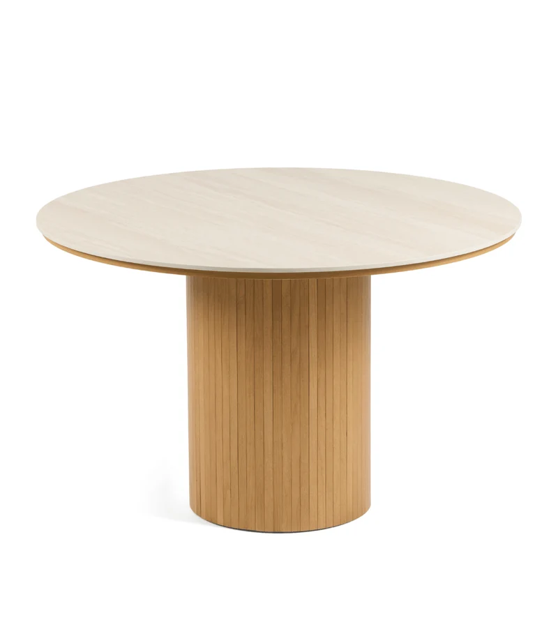 Tavolo da pranzo rotondo Enzo con piano in pietra beige e base a doghe in rovere Ø120 cm