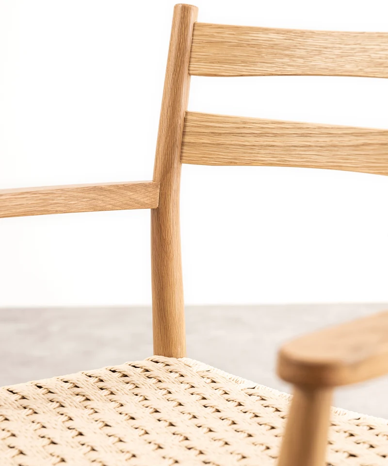 Silla de Comedor en Madera y Cuerda Trenzada con Reposabrazos Nona Arms