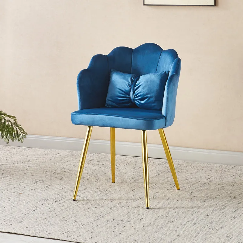 Poltroncina Elegante in Velluto con Schienale a Conchiglia e Cuscino Decorativo Il Gruppone