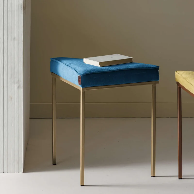 Cube Dreibein Hocker - Velvet Line