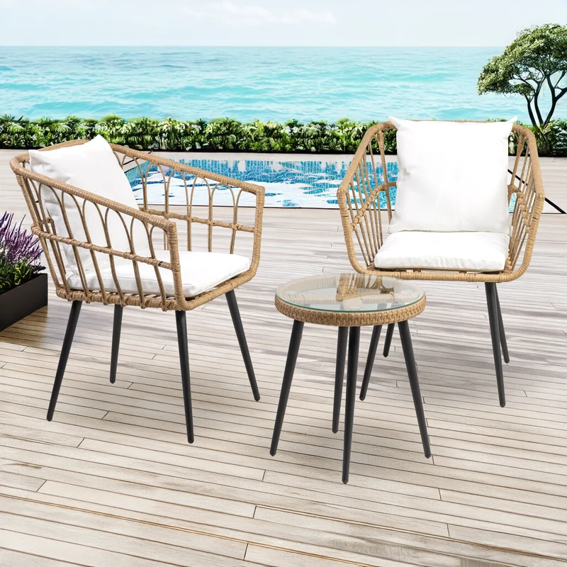 Set Bistrot da Esterno in Rattan con 2 Poltrone e Tavolino con Piano in Vetro e Cuscini Il Gruppone