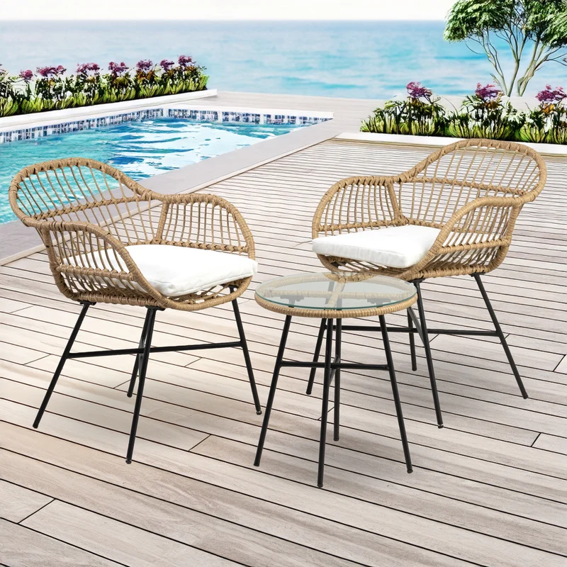 Set Bistrot da Esterno in Rattan con 2 Poltrone e Tavolino con Piano in Vetro e Cuscini Il Gruppone