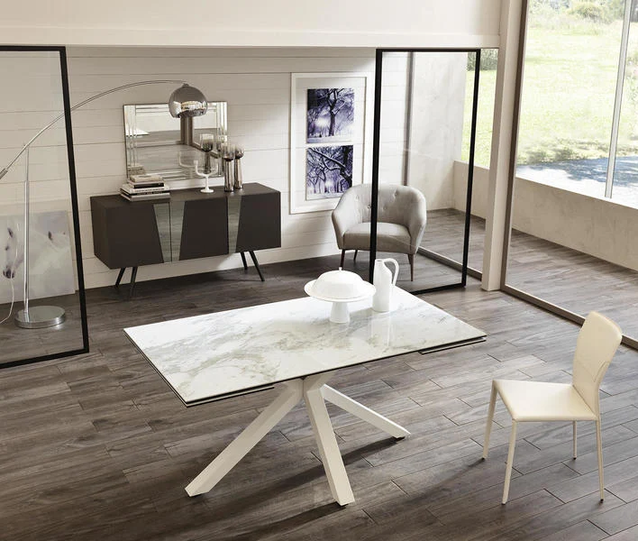 Tavolo allungabile in metallo con piano in vetro e ceramica effetto marmo cm 160/240x90x76h