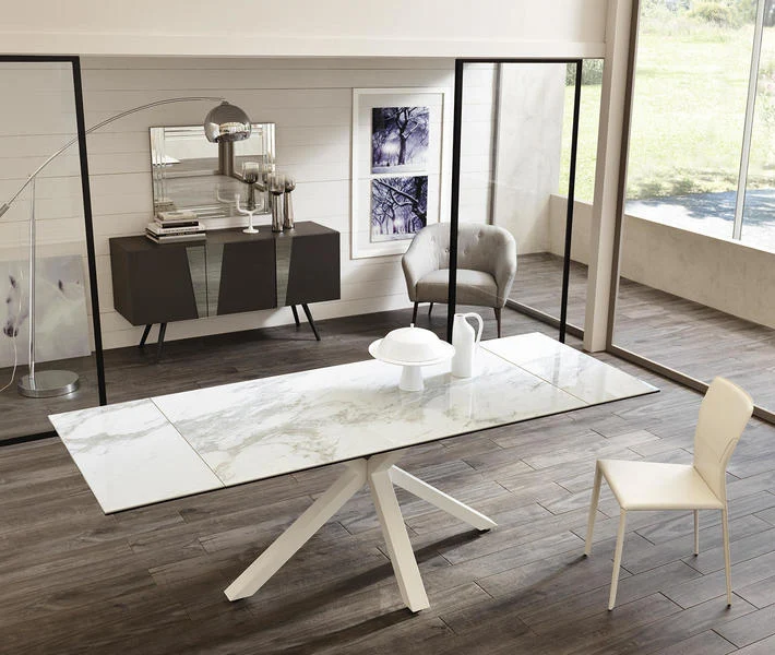 Tavolo allungabile in metallo con piano in vetro e ceramica effetto marmo cm 160/240x90x76h