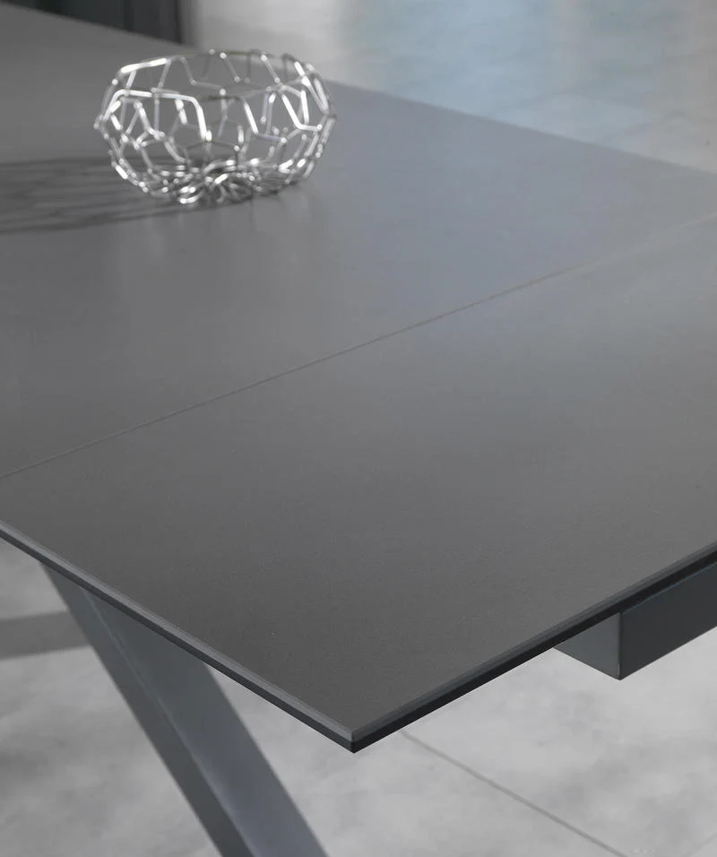 Tavolo moderno allungabile base in metallo piano in vetro e ceramica grigio cm 160/240x90x76h