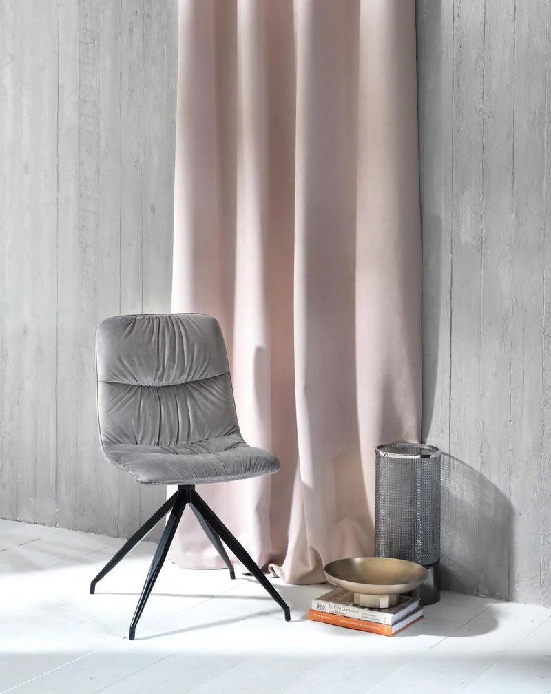 Set da 4 Sedia moderna imbottita rivestita in tessuto gambe in metallo cm 43x38x86h - vari colori