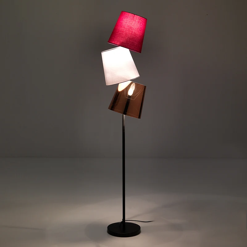 Lampada da terra con 3 luci paralumi colorati e asta in metallo cm 33x25x162h